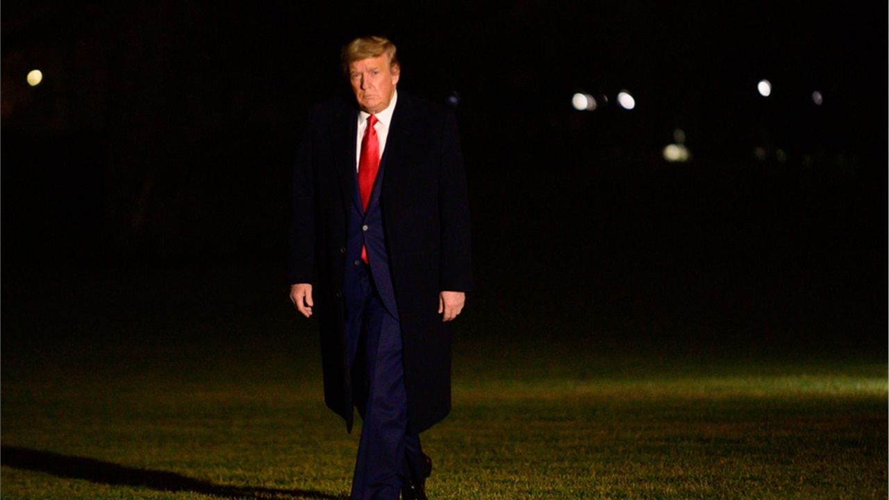 Πώς μπορεί να απομακρυνθεί ο Τραμπ από την προεδρία πριν από...