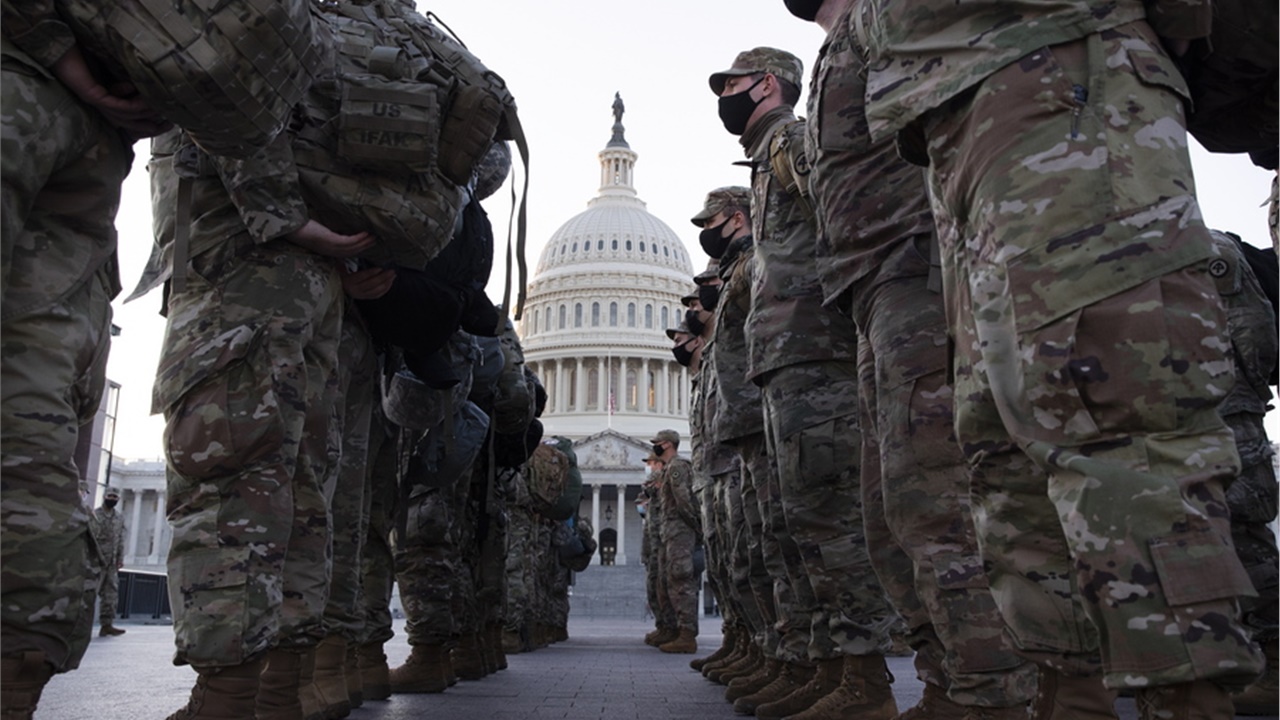 Δυνάμεις της Εθνοφρουράς που έχουν αναπτυχθεί στην Ουάσινγκτον...