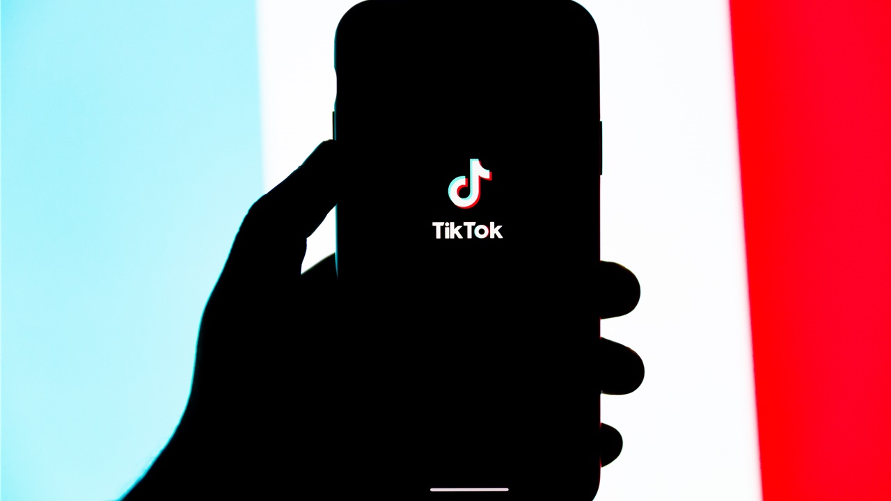 TikTok: Μετατρέπονται σε ιδιωτικοί όλοι οι λογαριασμοί ατόμων...
