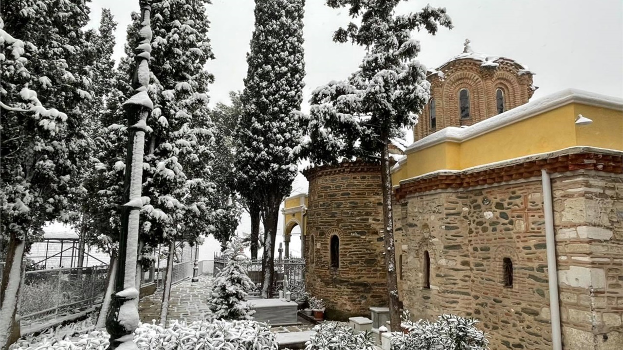 Στα λευκά ντύθηκε η Θεσσαλονίκη - Δείτε φωτογραφίες και βίντεο