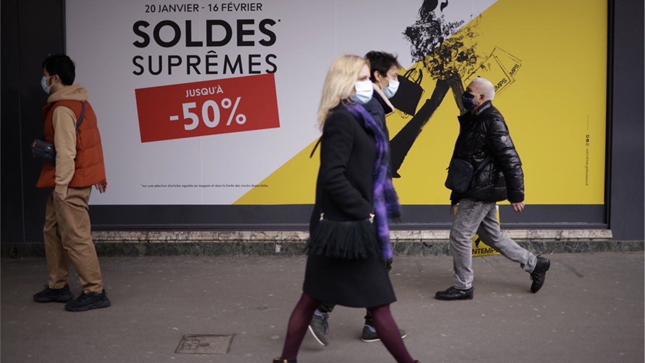 Κορωνοϊός: Η Γαλλία συνιστά τη χρήση χειρουργικών κι όχι υφασμάτινων...