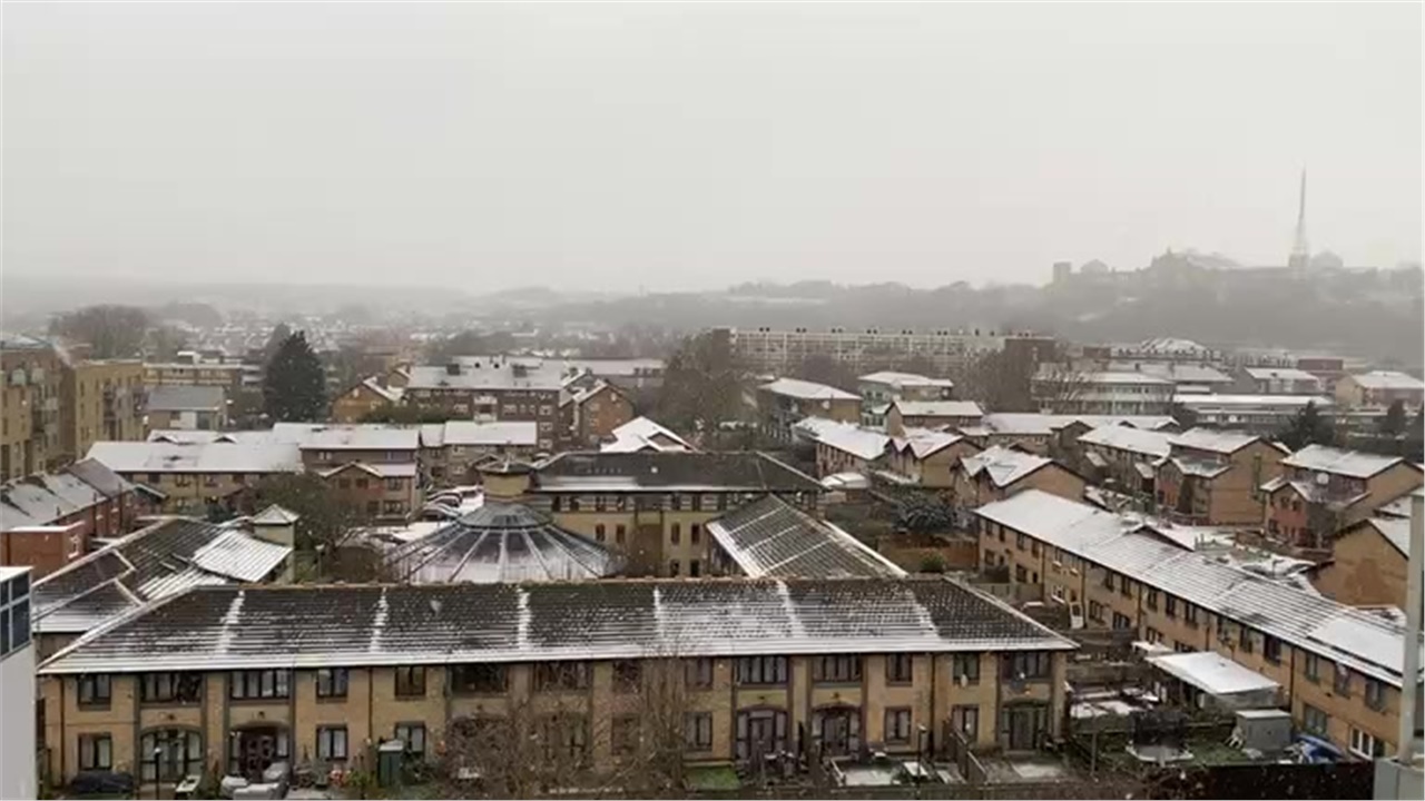 Πρώτο χιόνι για φέτος στο Λονδίνο 