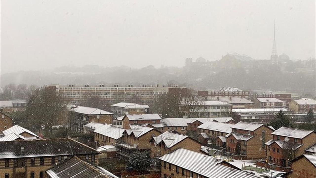 Sunday snow in London!   #london #snow
