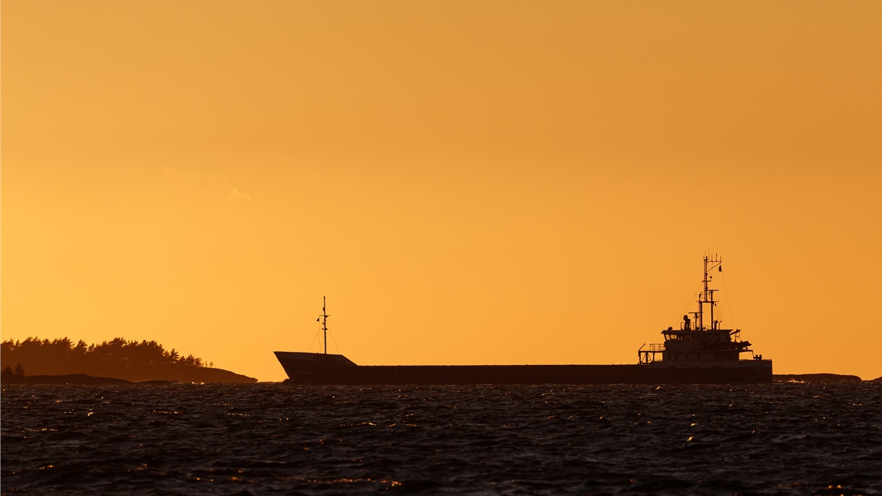 Φορτηγό πλοίο προσάραξε στη Λευκάδα