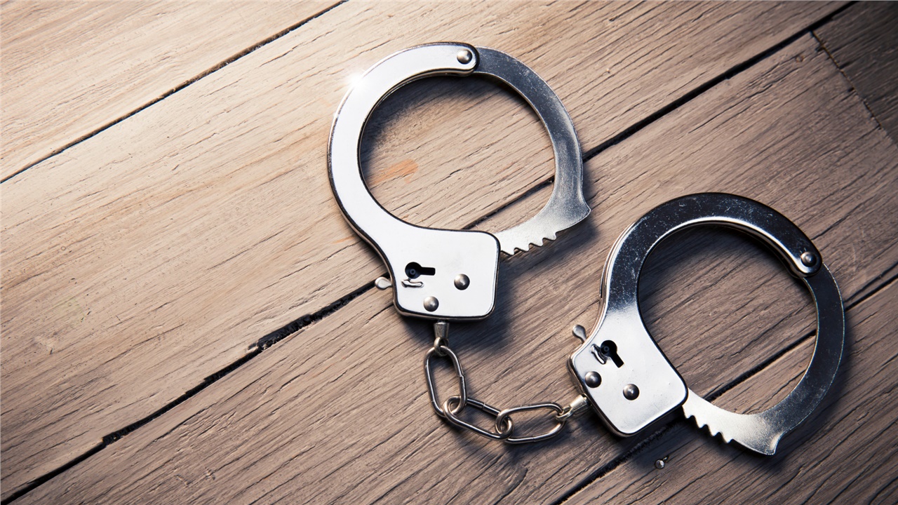 Υπερορθόδοξη δασκάλα κατηγορείται ότι βίασε 74 μαθήτριές της...