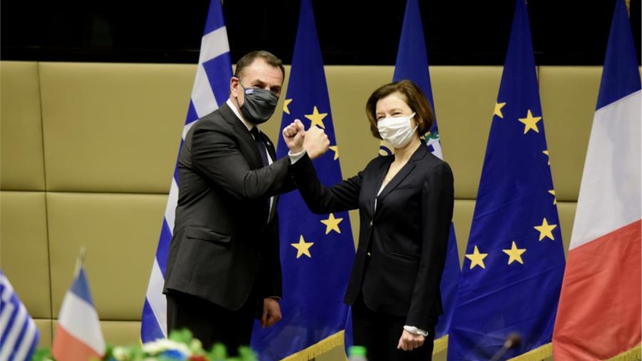 Τη συμφωνία προμήθειας των μαχητικών Rafale υπέγραψαν ο Ν. Παναγιωτόπουλος...