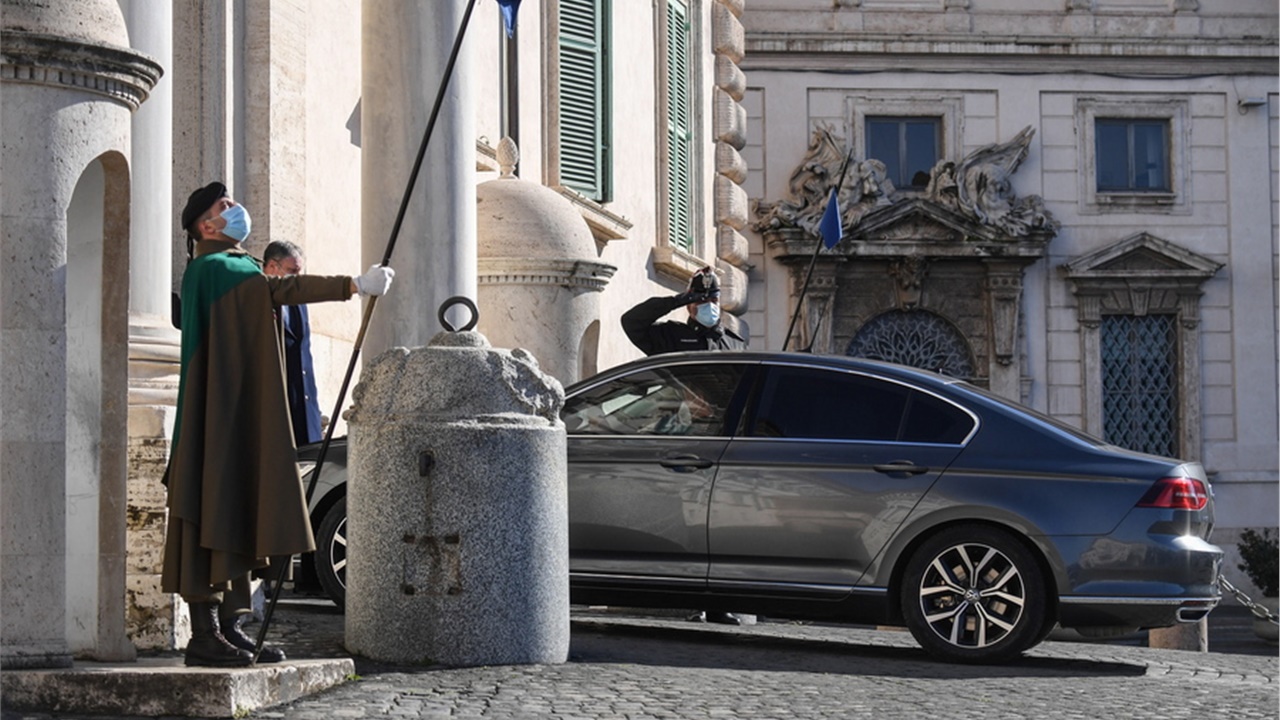 Ιταλία: Παραιτήθηκε ο Τζουζέπε Κόντε