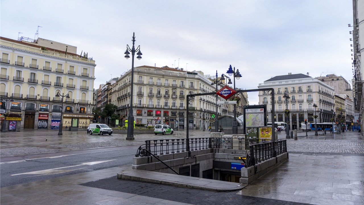 Η Μαδρίτη σταματά τους εμβολιασμούς εναντίον της COVID-19 για...