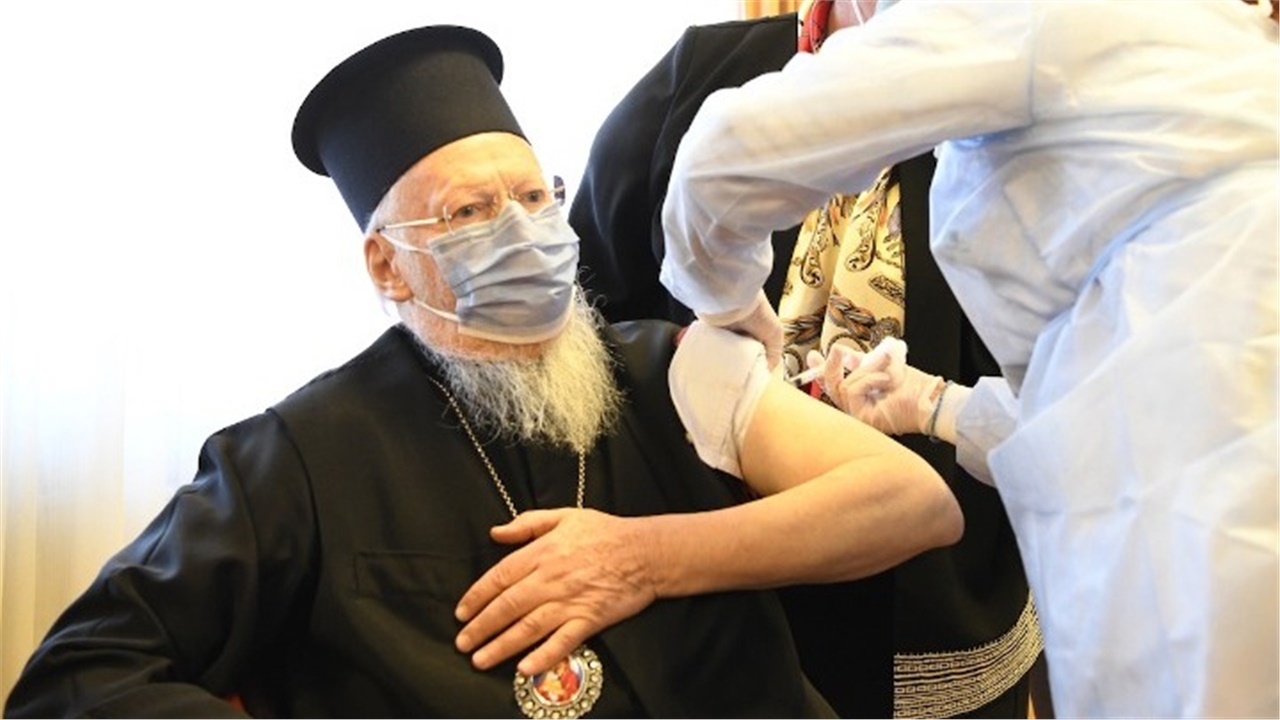 Ο Οικουμενικός Πατριάρχης Βαρθολομαίος εμβολιάστηκε κατά του...