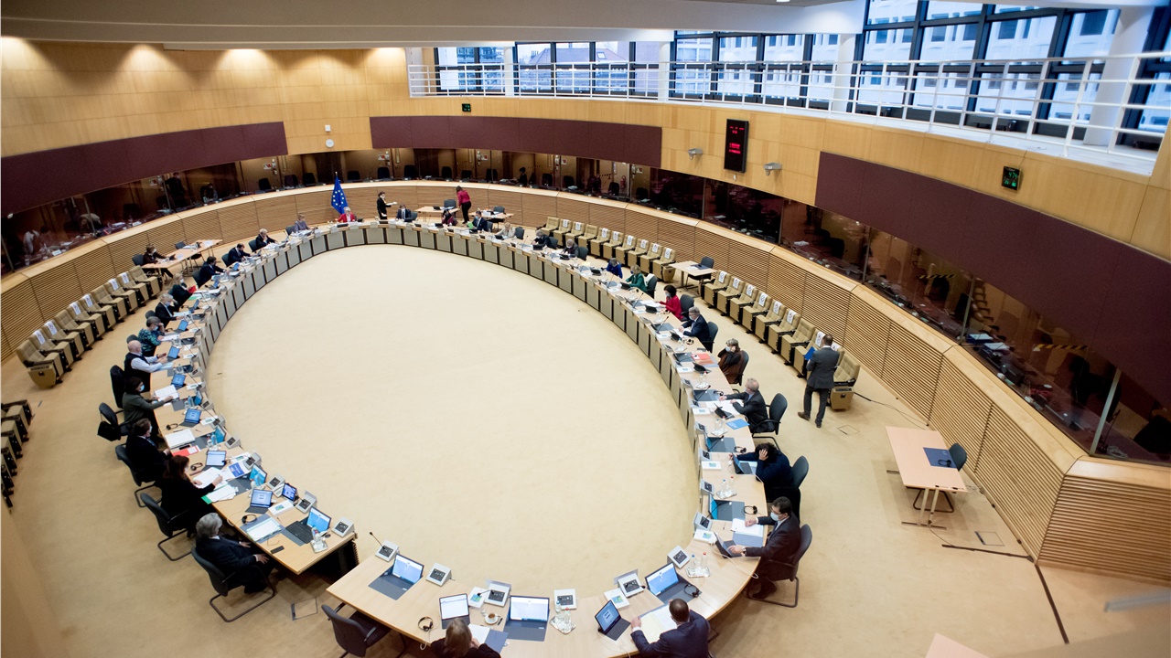 Κομισιόν: Αύριο οι λεπτομέρειες μηχανισμού που θα απαιτεί ειδοποίηση...