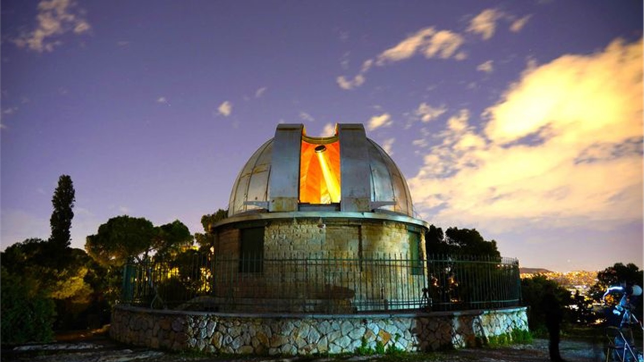 Αστρονομικές συναντήσεις στο Θησείο  Οι  αστρονόμοι  του  Κέντρου...