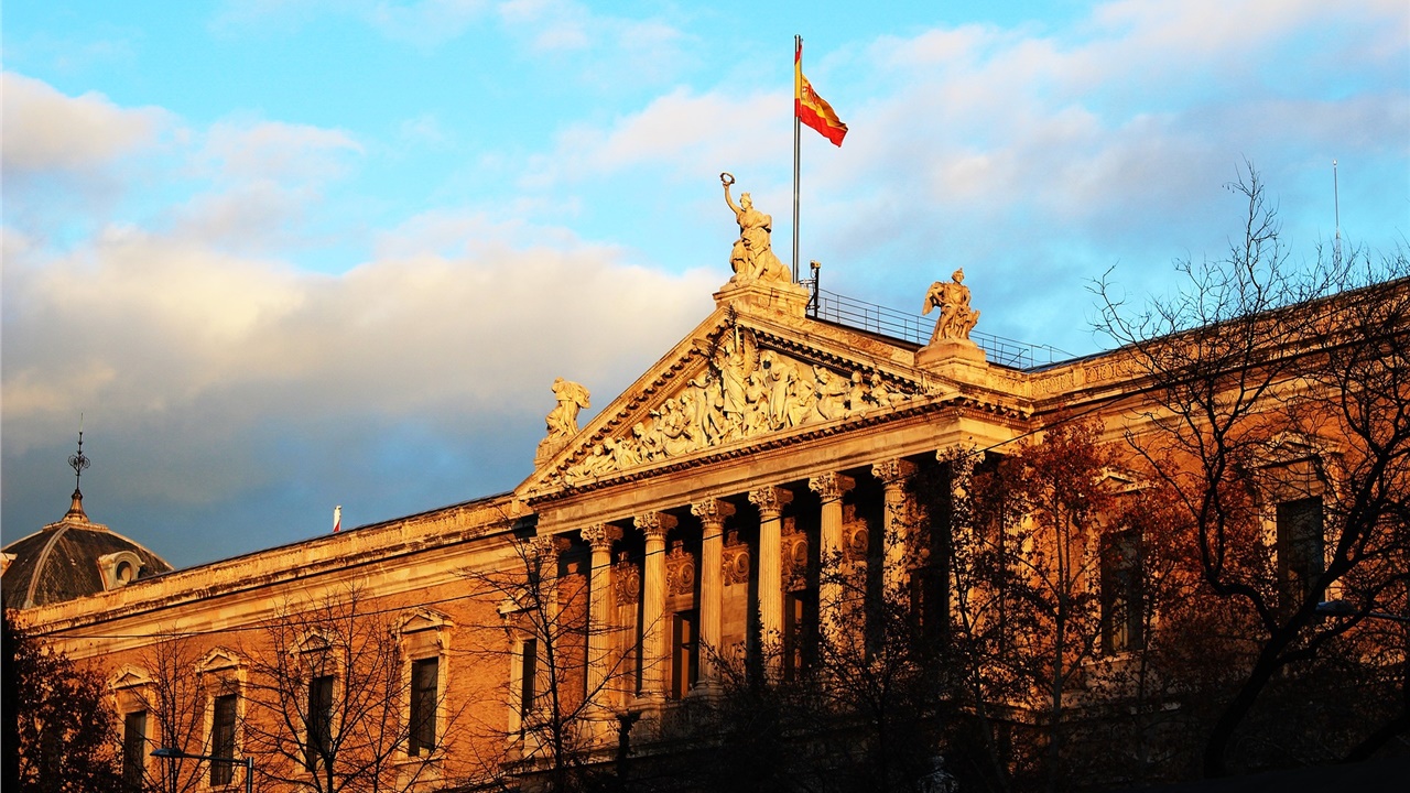 Το ισπανικό κράτος πληρώνει αδρά για να παραμείνουν στη χώρα...