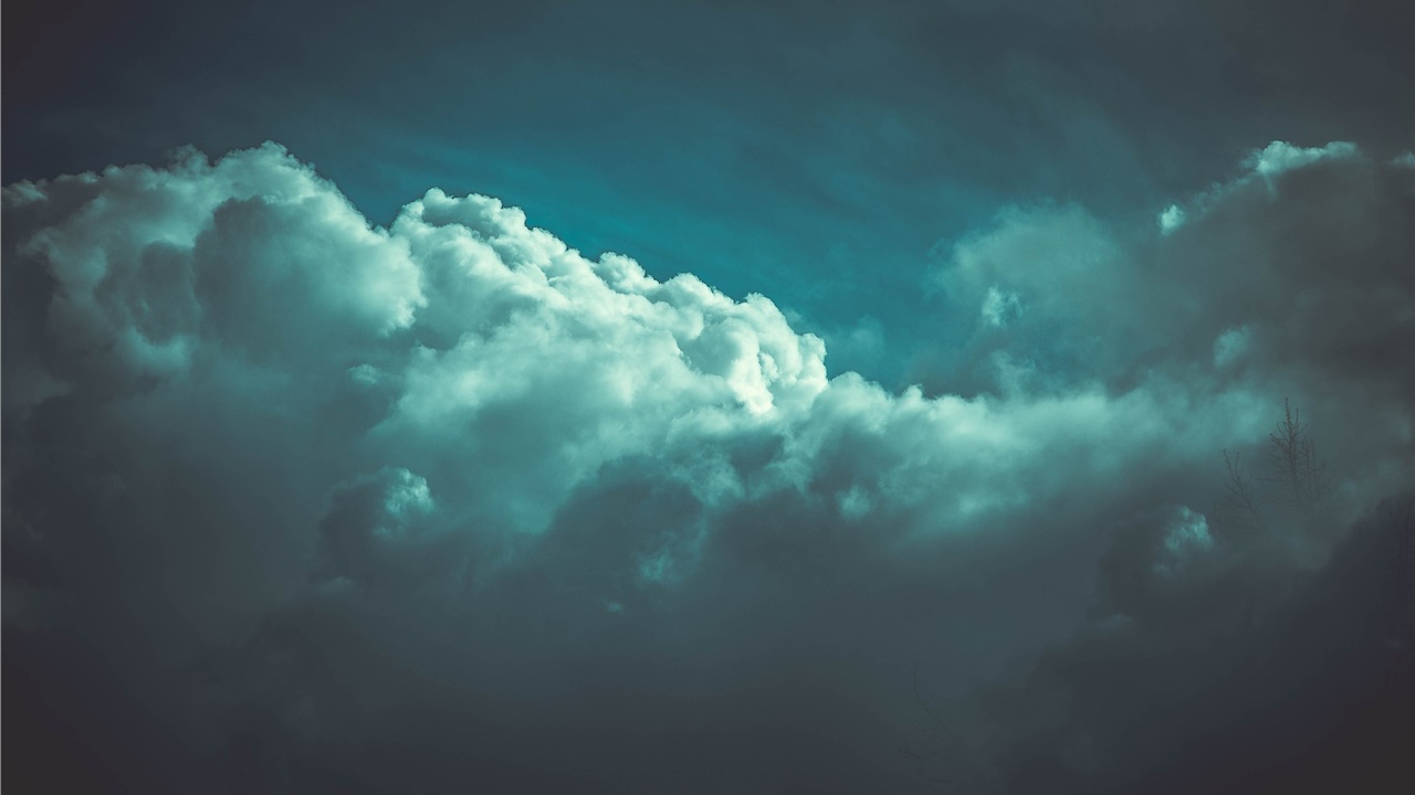 Θεσσαλονίκη: Προβλήματα από τους θυελλώδεις ανέμους. Ξηλώθηκε...