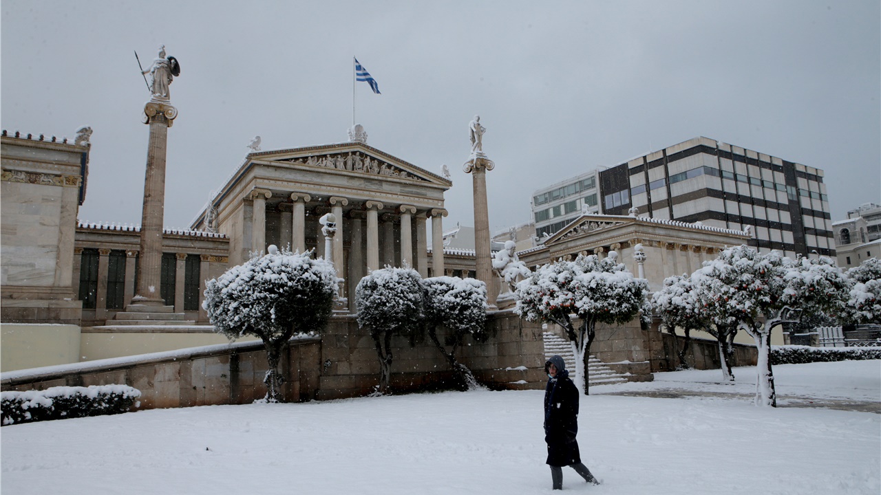Το πάλλευκο τοπίο στην Αθήνα μαγεύει τους ξένους πρέσβεις