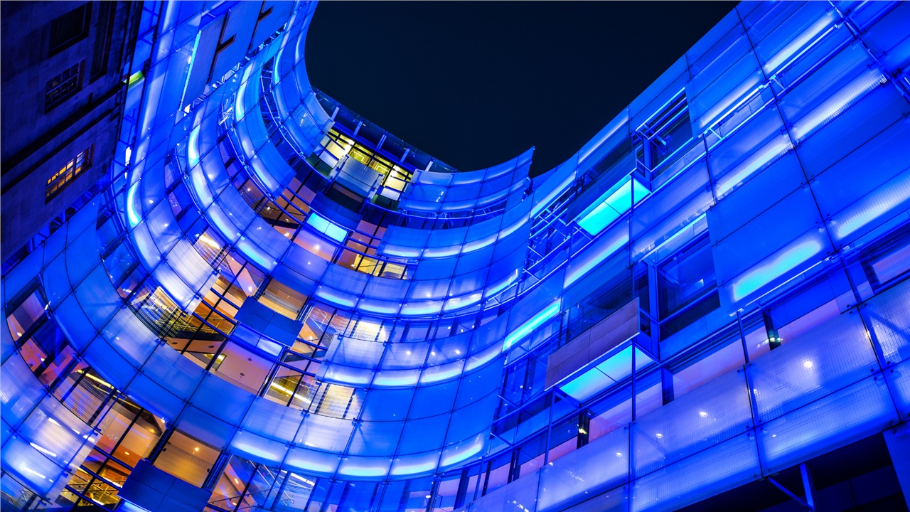 Νέος πρόεδρος του BBC αναλαμβάνει ο πρώην τραπεζίτης Ρίτσαρντ...