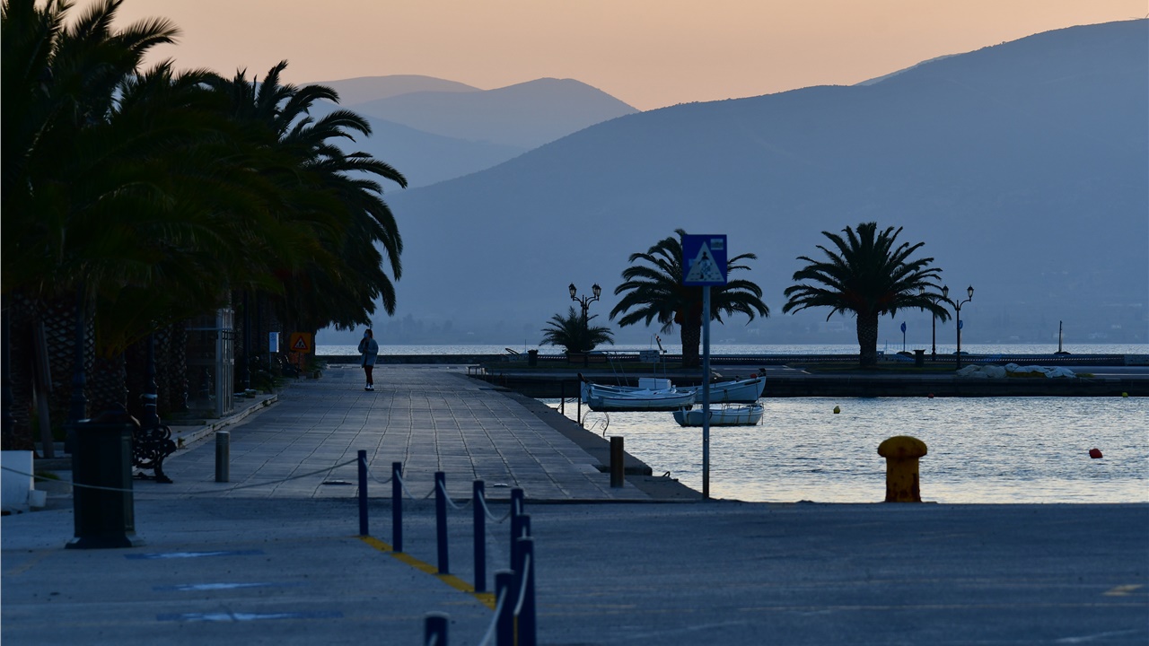 Ποιες περιοχές μπαίνουν από σήμερα στο κόκκινο και ποιες παραμένουν...