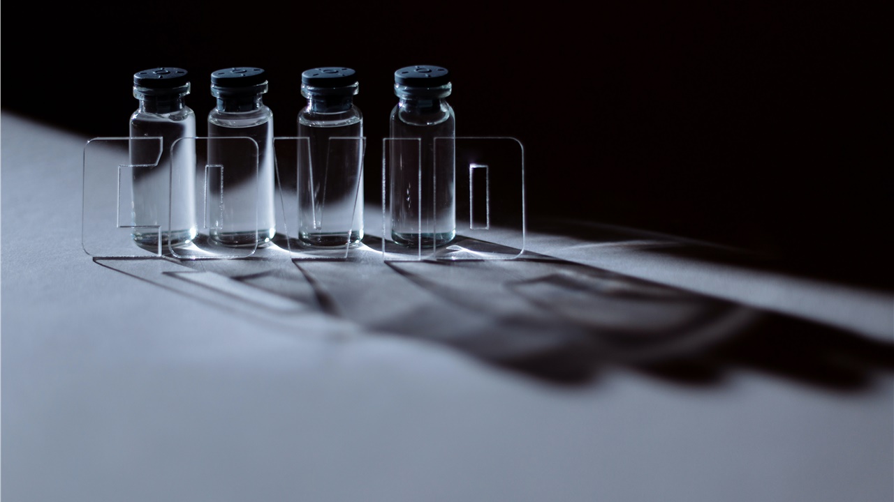 Covid-19: Το εμβόλιο, όπλο διεθνούς επιρροής στην νέα «κούρσα...