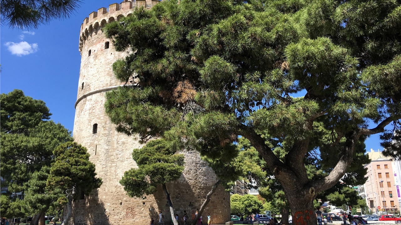 Θεσσαλονίκη: Σε «Λευκός Πύργος» μετονομάστηκε Λύκειο της πόλης