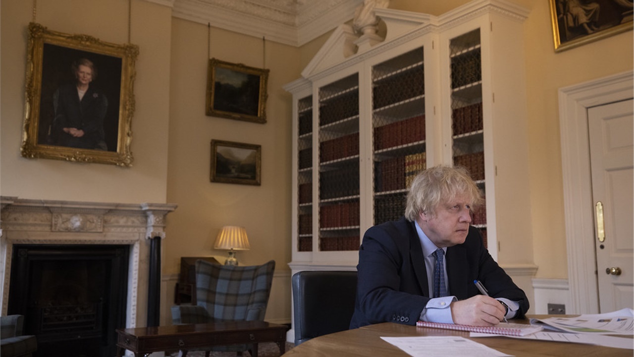 Βρετανία-ΕΕ: Ο Τζόνσον απορρίπτει ευρωπαϊκές κατηγορίες ότι εμπόδισε...