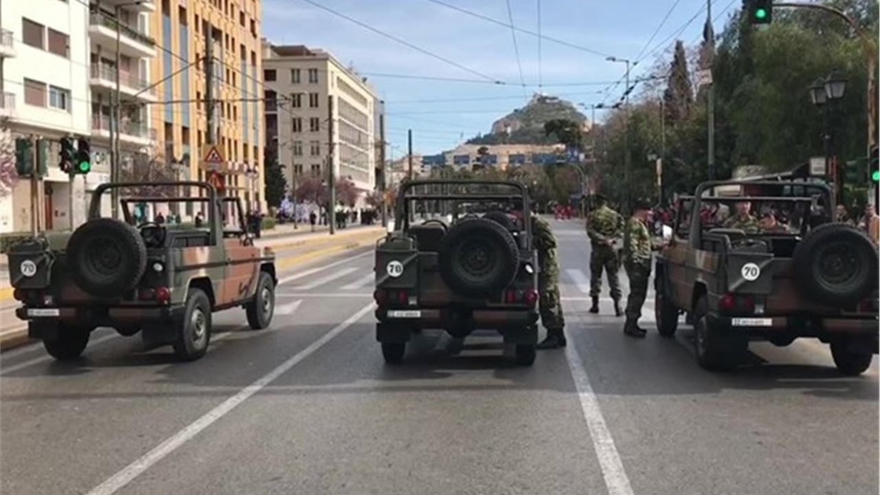 Πελώνη: Θα γίνουν μόνο στρατιωτικές παρελάσεις την 25η Μαρτίου