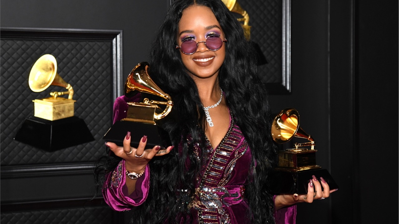 Grammy Awards 2021: Τραγούδι της χρονιάς το «I Can't Breathe»...