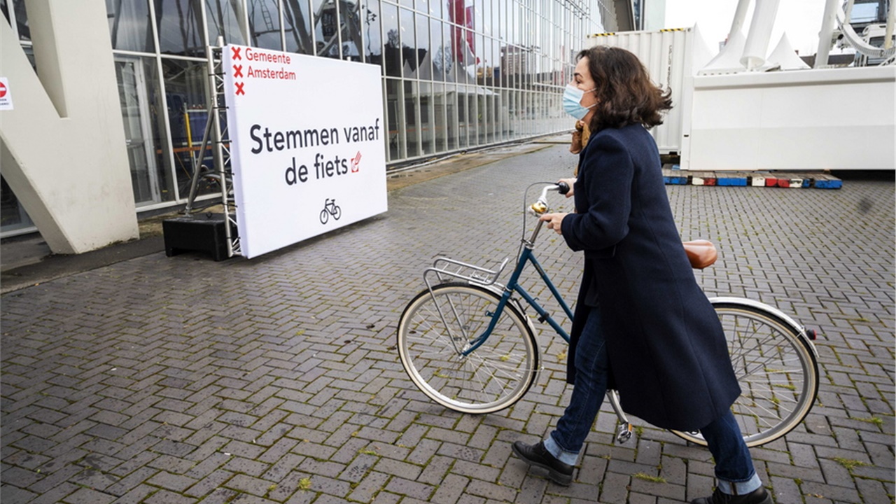 Από σήμερα και ως την Τετάρτη οι Ολλανδοί στις κάλπες για τις...