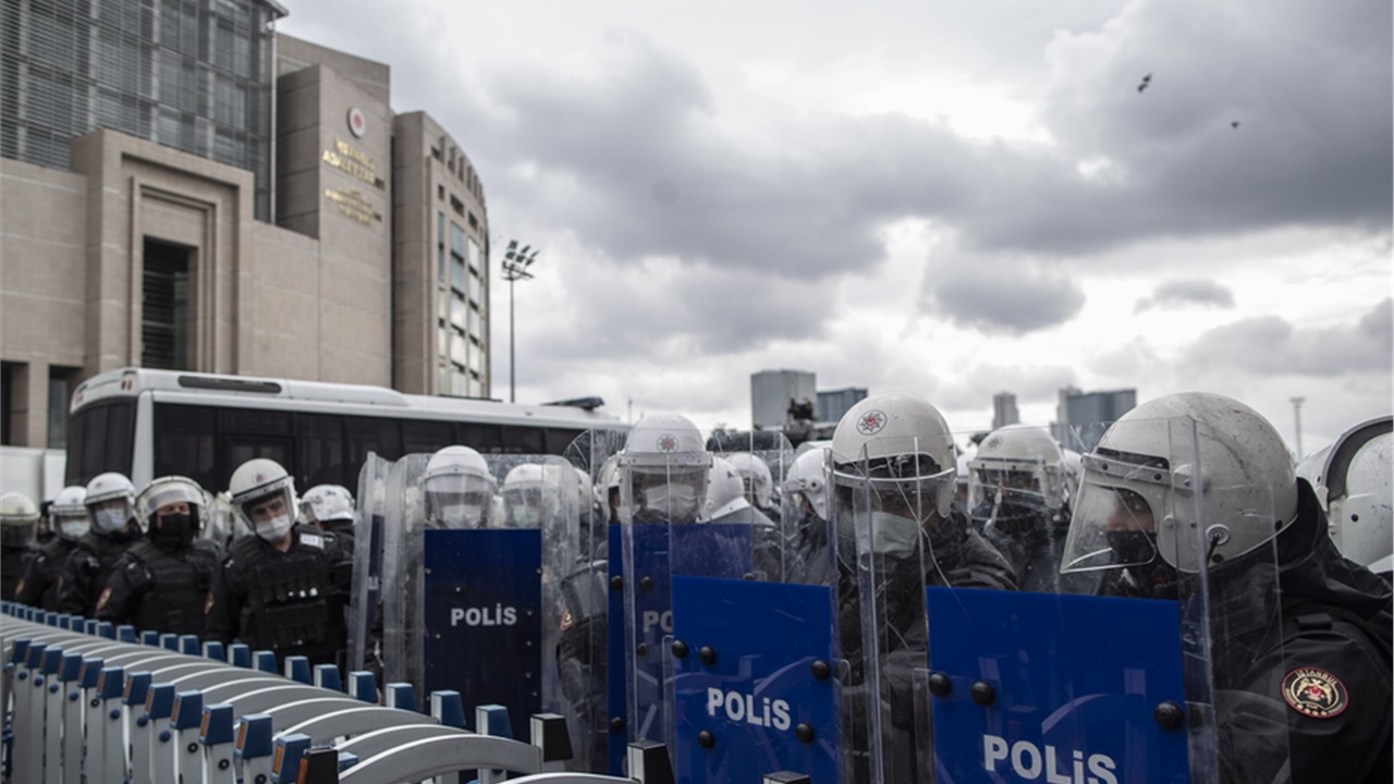 Τουρκία: Η αστυνομία συνέλαβε δεκάδες στελέχη του φιλοκουρδικού...