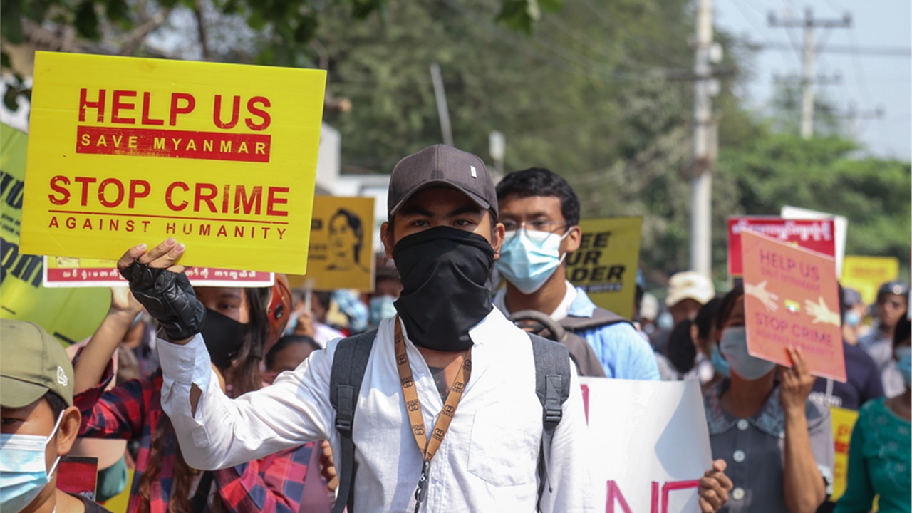 Μιανμάρ: Περισσότεροι από 300 άνθρωποι έχουν σκοτωθεί μετά το...