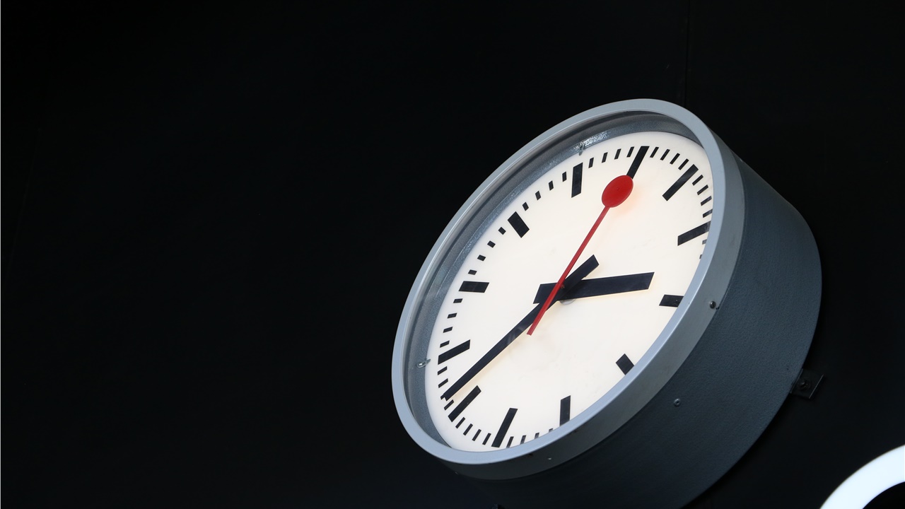 Αλλάζει η ώρα την Κυριακή - Μια ώρα μπροστά οι δείκτες των ρολογιών