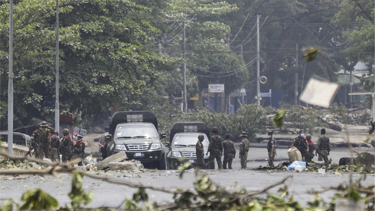 Μιανμάρ: Περισσότεροι από 500 πολίτες έχουν σκοτωθεί μετά το...