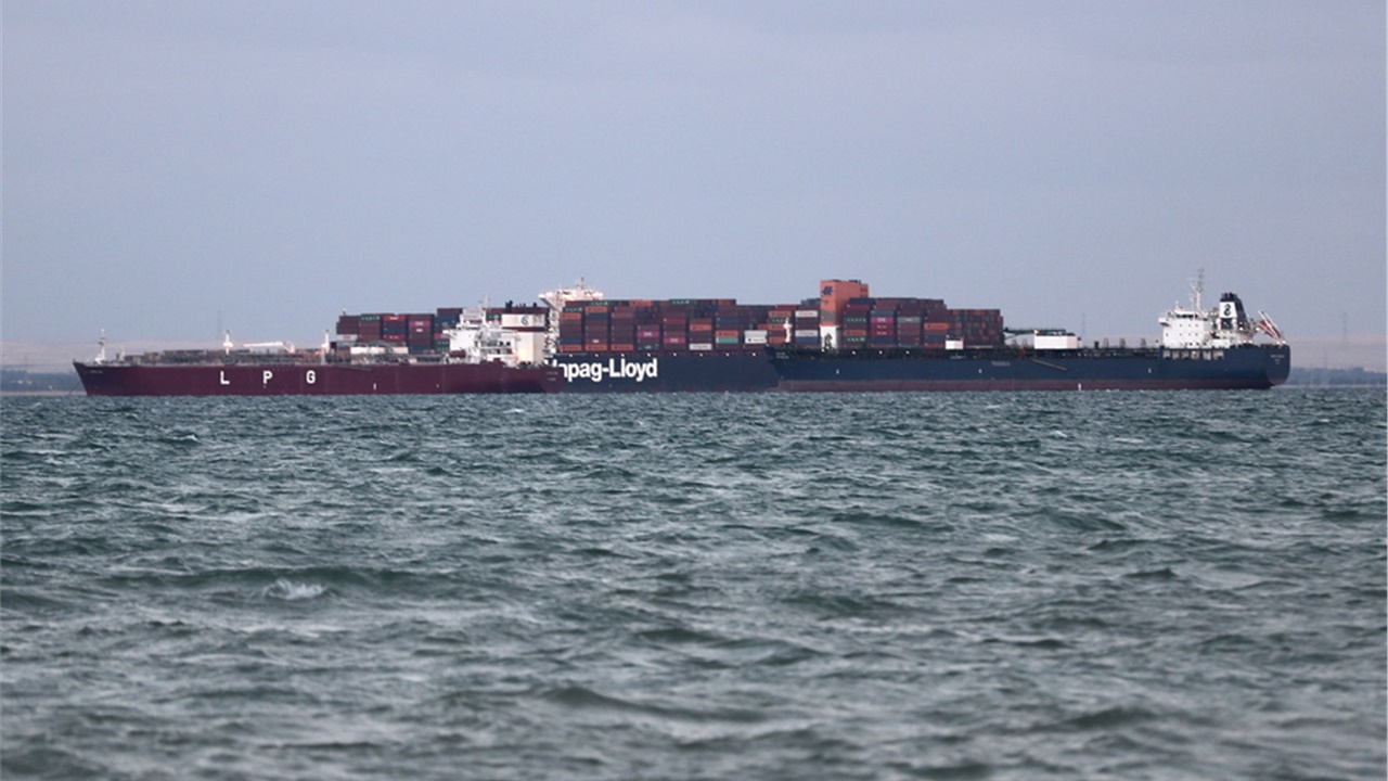 Διώρυγα του Σουέζ: Έως και 3,5 μέρες θα χρειαστούν για να λήξει...