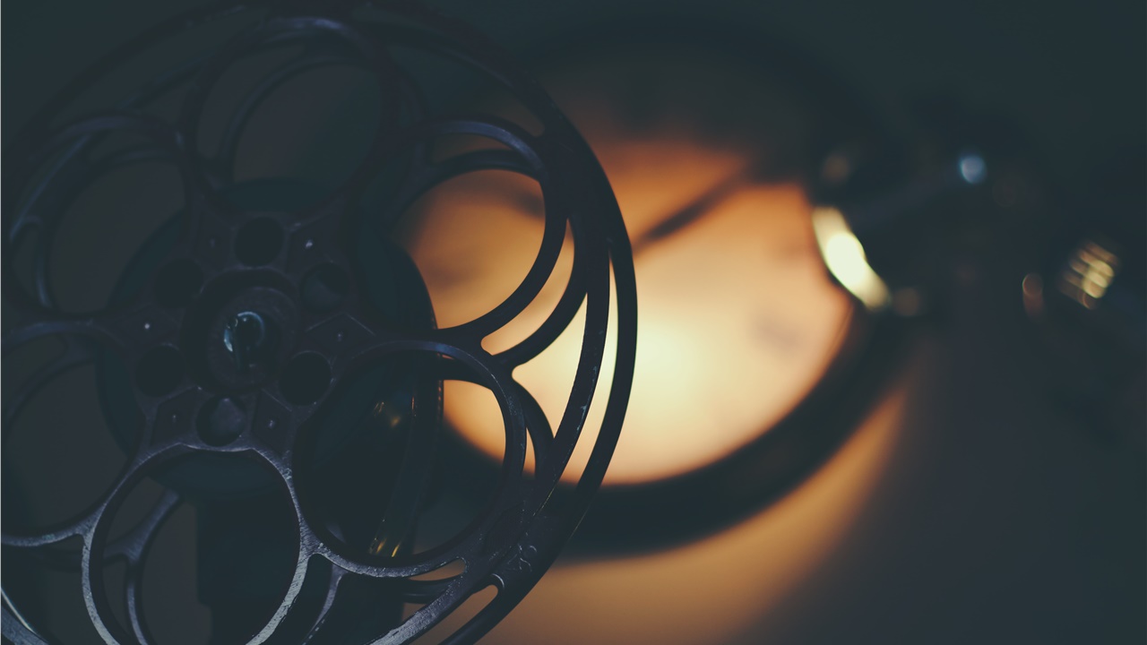 Δεκαπέντε με δεκαοκτώ παραγωγές θα κάνουν γυρίσματα μέσα στο...