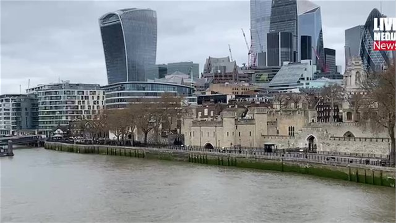 Ζωντανά από το Λονδίνο - Κανονιοβολισμοί προς τιμήν του Πρίγκιπα...