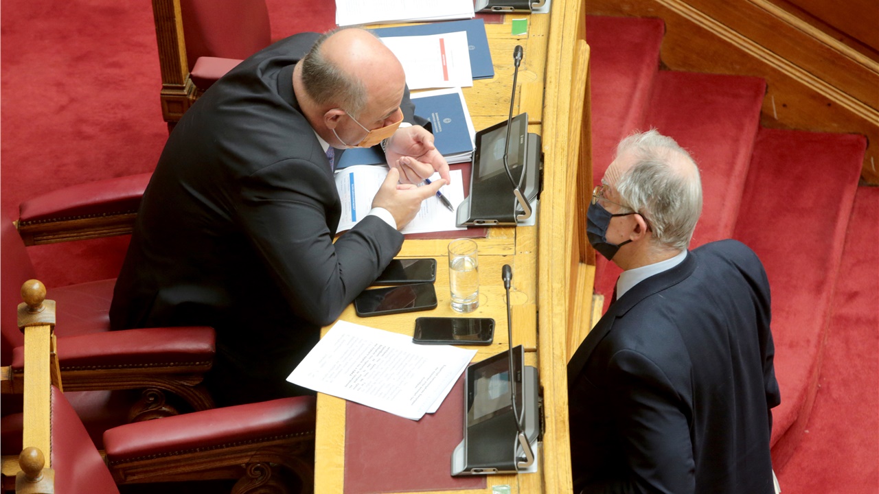 Βουλή: Ψηφίζεται ο νέος Κώδικας Δικαστικών Υπαλλήλων - Αντιδράσεις...