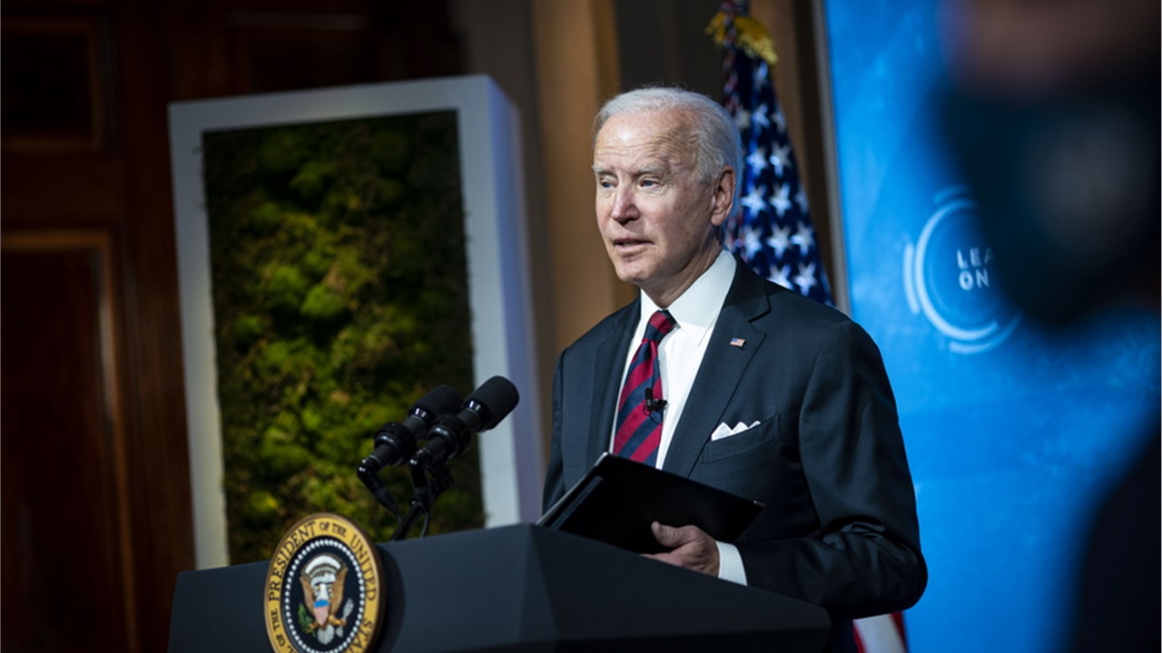 Ο Τζο Μπάιντεν διπλασιάζει τον αμερικανικό στόχο για τη μείωση...