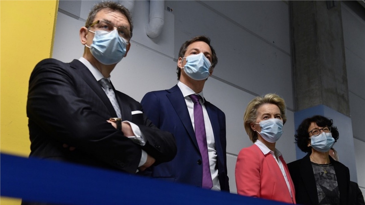 Συμφωνία EE με Pfizer-BioNTech για 1,8 δις. δόσεις του εμβολίου...