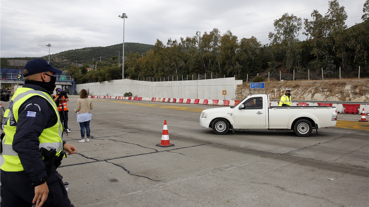 Αισθητά μειωμένη η έξοδος των οχημάτων από τα διόδια