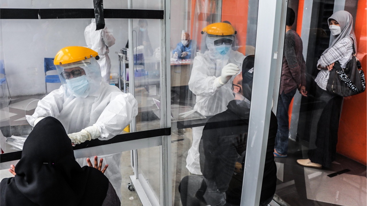 Κορονοϊός: Εντείνεται η κρίση στην Ινδία - Νέο ρεκόρ κρουσμάτων...