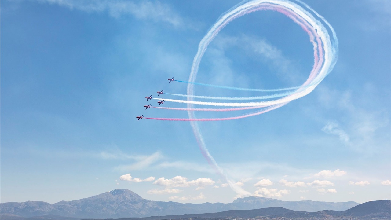 Τα βρετανικά «Red Arrows» στην 114 ΠΜ στην Tανάγρα