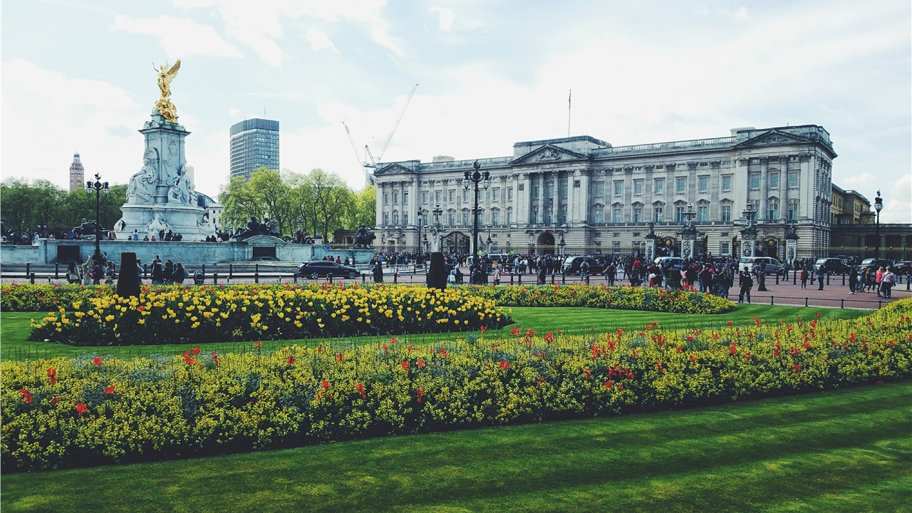 Ο έξυπνος τρόπος της βασίλισσας Ελισάβετ να αποφεύγει τις δηλητηριάσεις