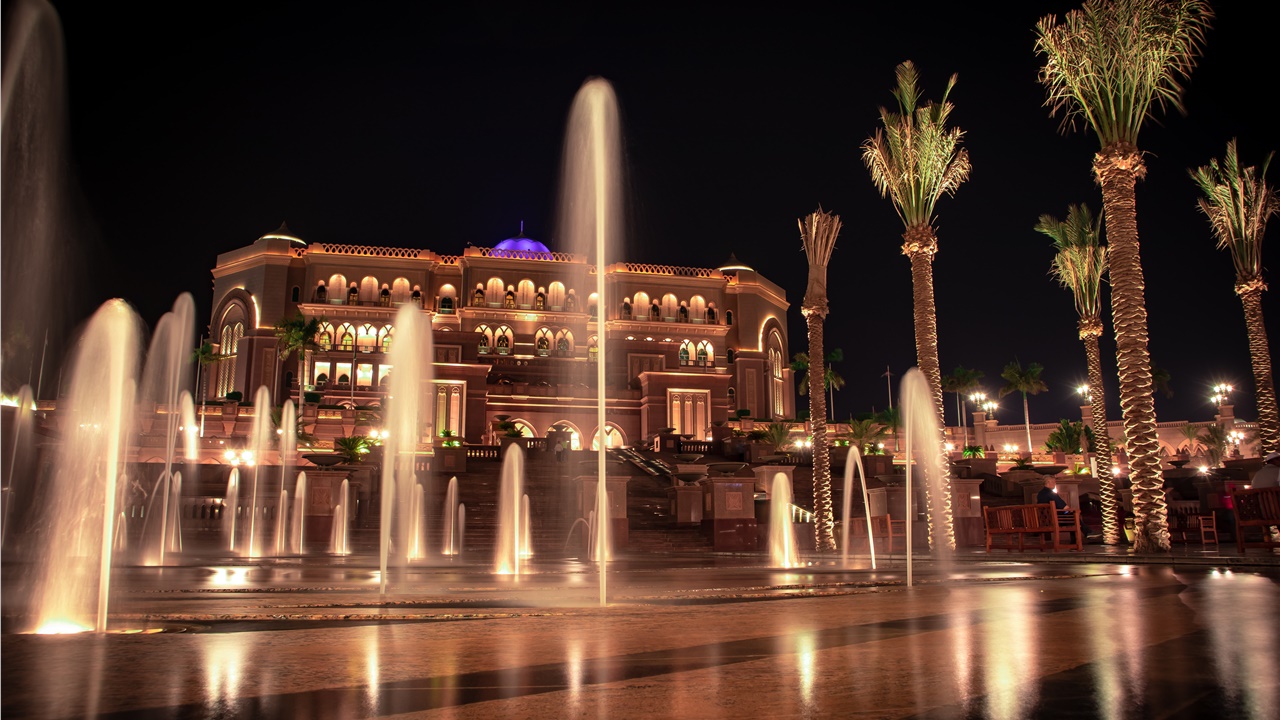 Το Αμπού Ντάμπι προσφέρει δωρεάν εμβόλια για όλους τους τουρίστες