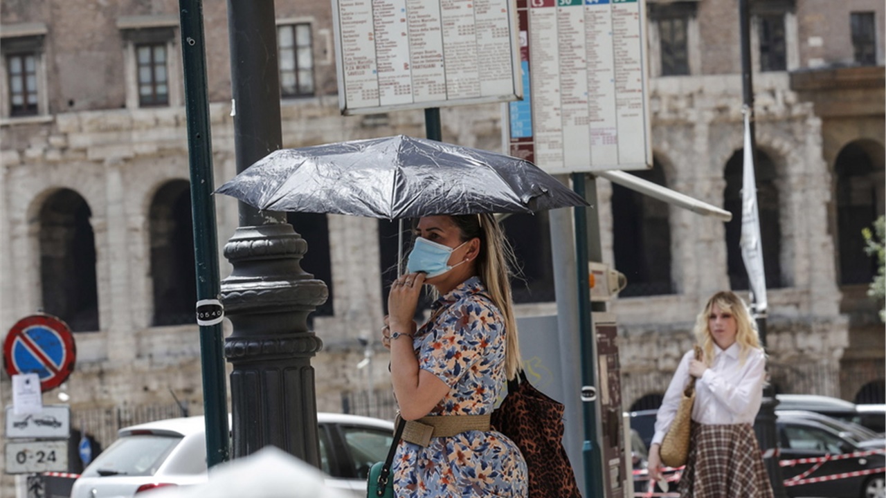 Ιταλία: Τέλος στην υποχρεωτική χρήση μάσκας σε εξωτερικούς χώρους...