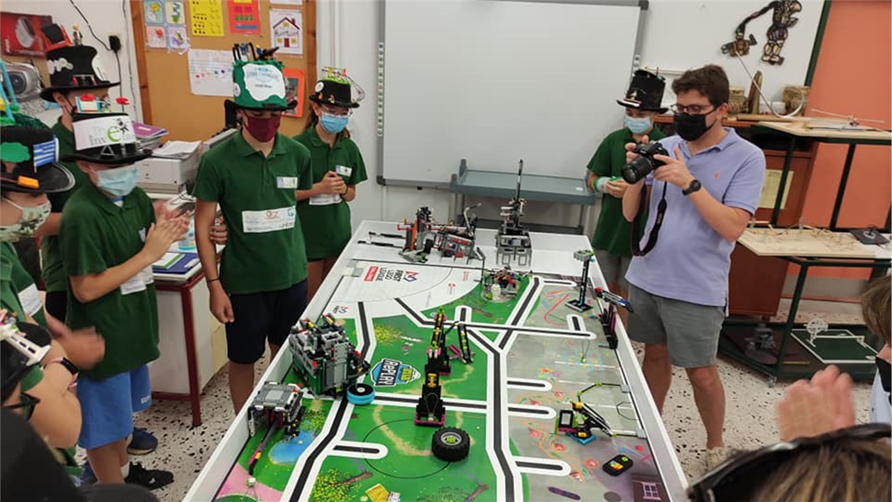 Το Πάρκο του Μέλλοντος με όργανα άθλησης και εκμάθησης επιστημονικών...