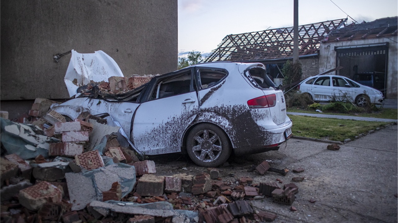 Τσεχία: Ισχυρός ανεμοστρόβιλος προκάλεσε νεκρούς, τραυματίες...