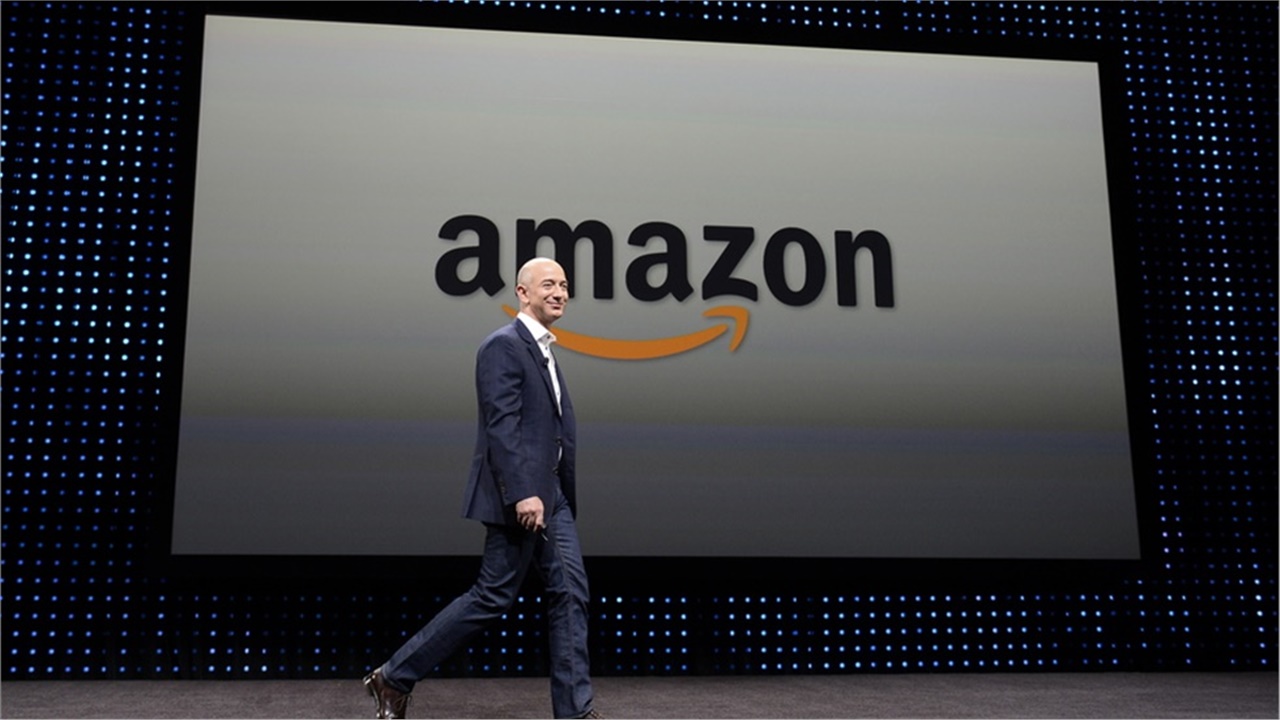 ΗΠΑ: Ο Τζεφ Μπέζος παραδίδει το τιμόνι της Amazon στα 57 του...