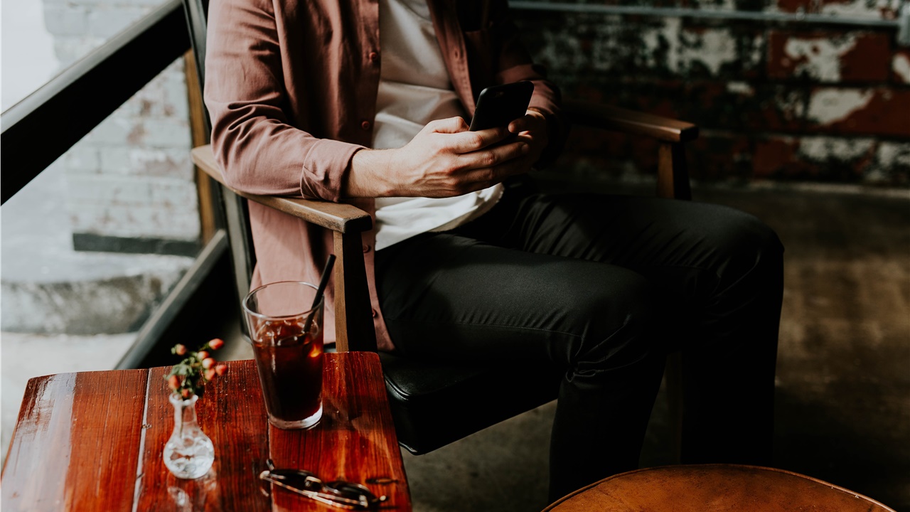 Μόνο με καθήμενους από αύριο οι χώροι εστίασης, τα μπαρ, τα κλαμπ...