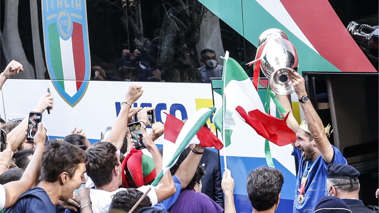 Στη Ρώμη οι «Aτζούρι», το απόγευμα θα γίνουν δεκτοί από τον πρωθυπουργό...