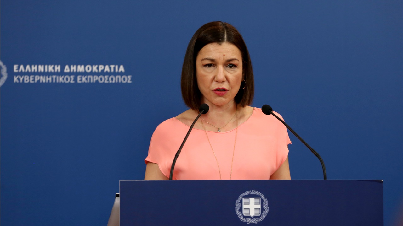 Αριστοτελία Πελώνη: «Ή θα εμβολιαστούμε, ή θα νοσήσουμε»