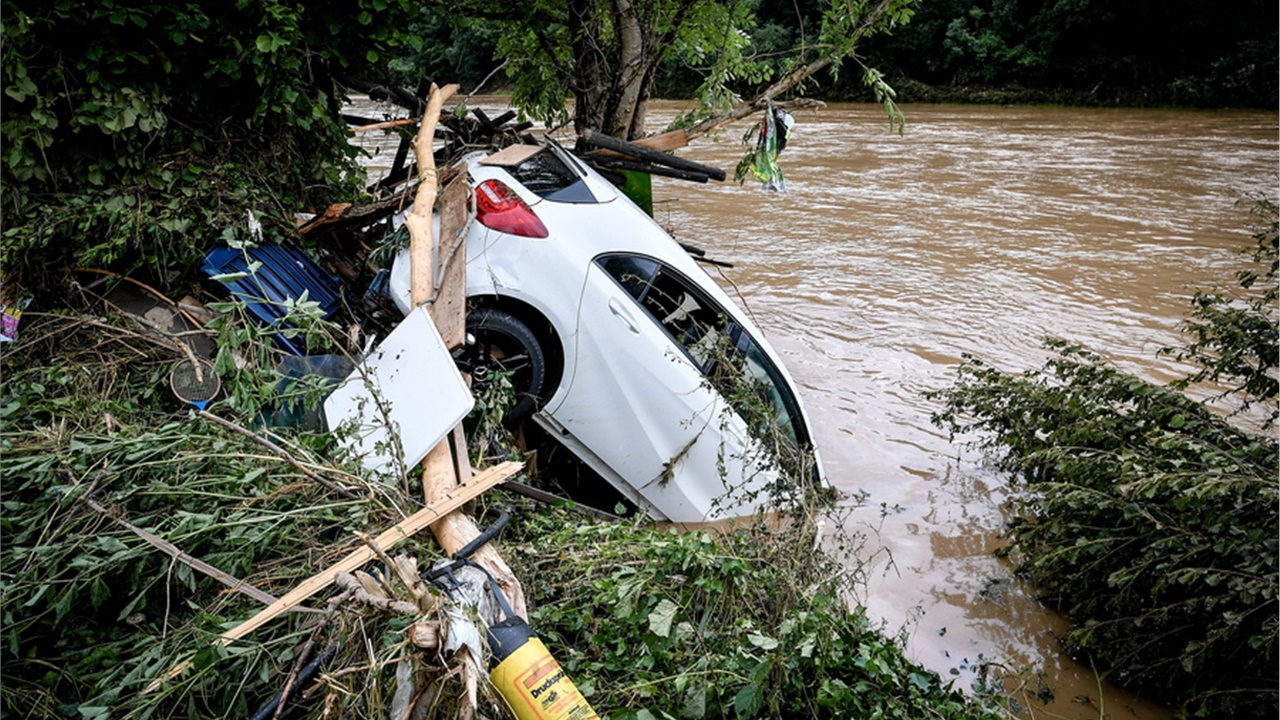 Γερμανία: Δεκάδες οι νεκροί από τις πλημμύρες στη δυτική Γερμανία...