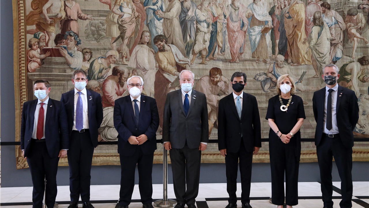 Επιβεβαίωση των ισχυρών φιλικών δεσμών μεταξύ Γαλλίας και Ελλάδας